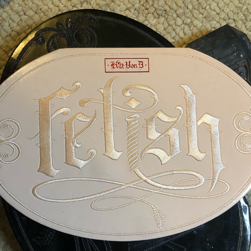 Makeup bundle of eyeshadows and face palettes.